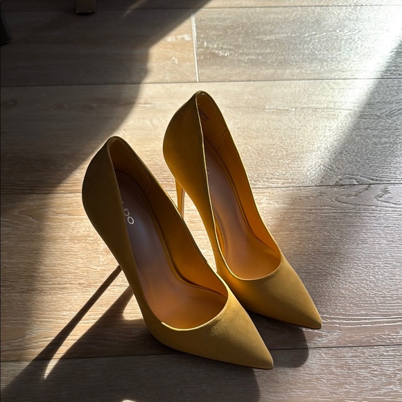 Elegant Yellow Stiletto Heels - Picture 6 of 10